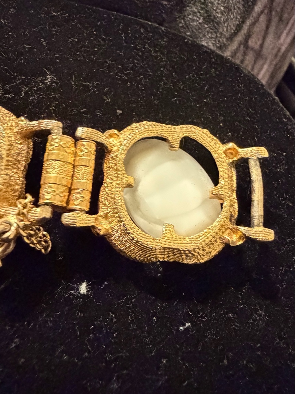 Vintage Gold Tone Milky White Cabochon Statement Bracelet Ornate Chunky 8” - Picture 13 of 16